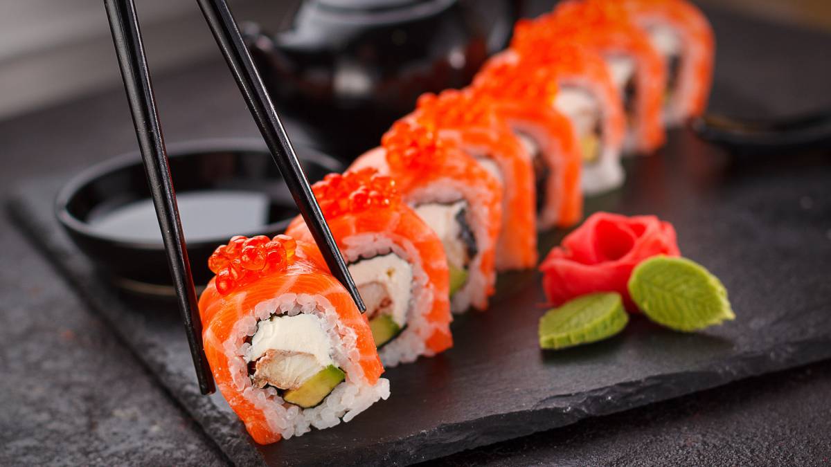 É seguro comer sushi? Conheça os riscos da comida japonesa NUTRI MIX